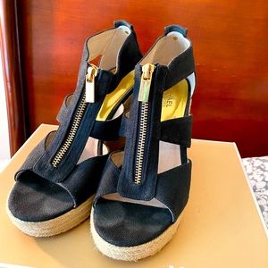 Michael Kors 7.5 Blk Wedge Sandal